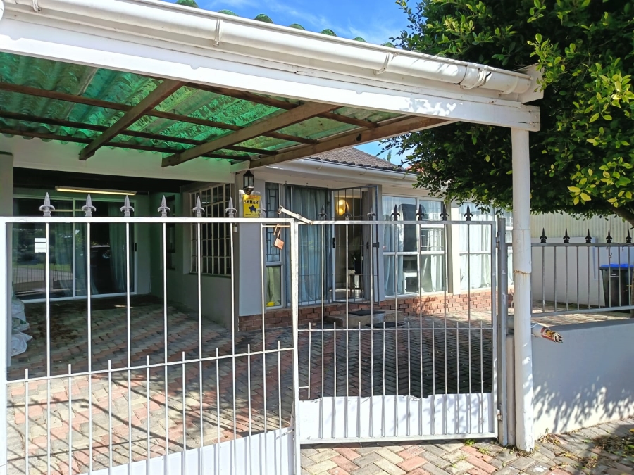 To Let 3 Bedroom Property for Rent in Aston Bay Eastern Cape